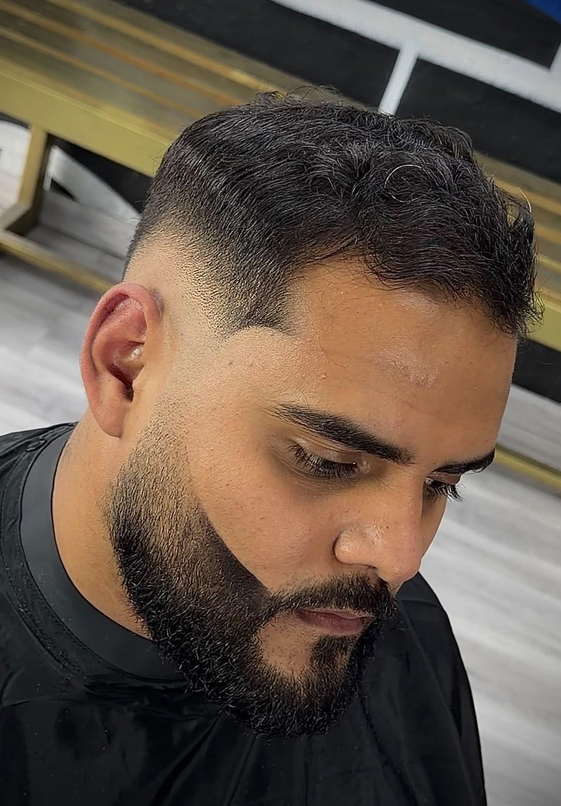 Corte de cabello y arreglo de barba en barbería premium Saltillo