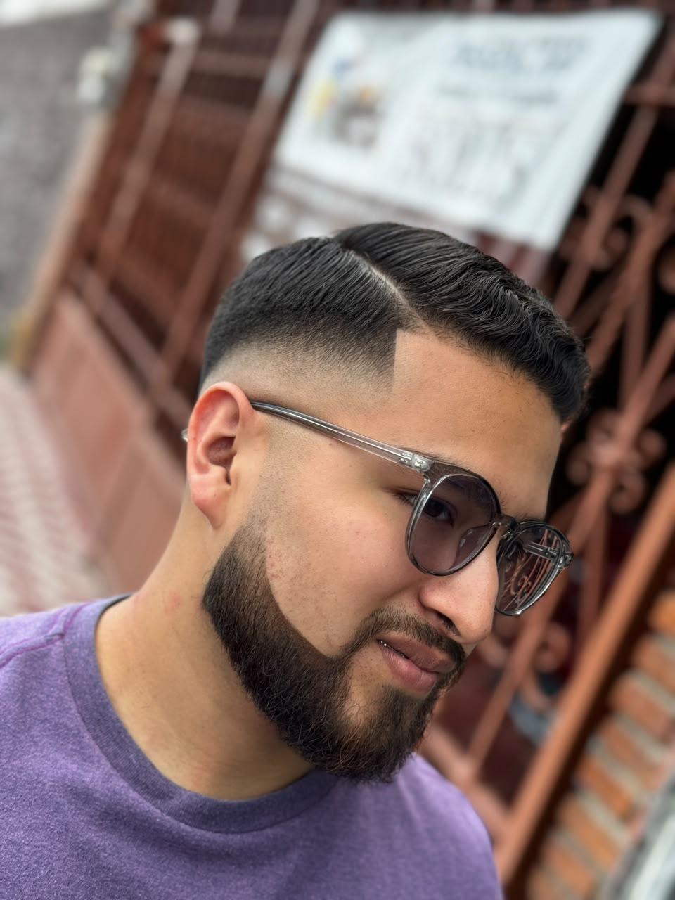 Arreglo de barba con navaja, vaporizador y masaje en Saltillo